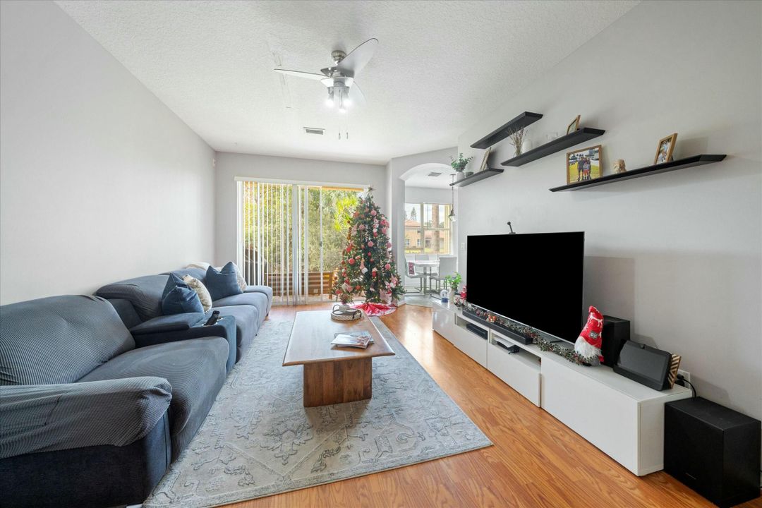 For Sale: $350,000 (2 beds, 2 baths, 1448 Square Feet)