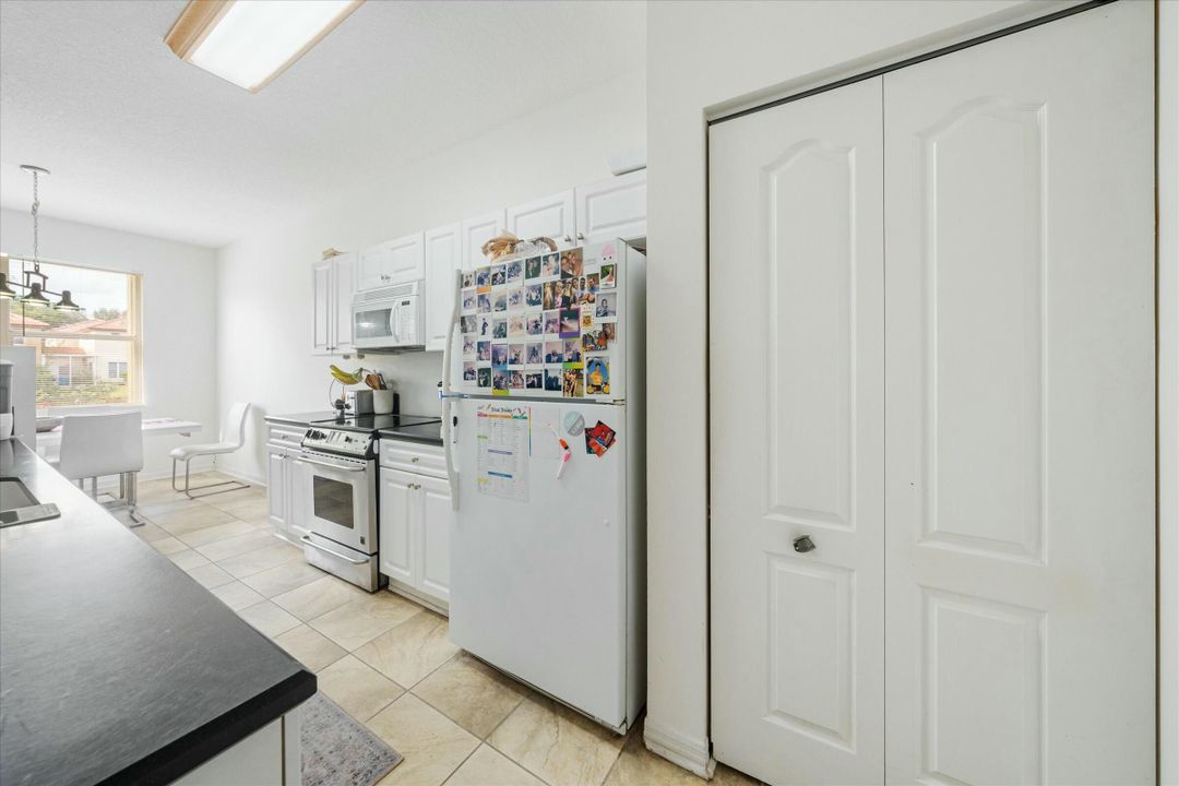 For Sale: $350,000 (2 beds, 2 baths, 1448 Square Feet)