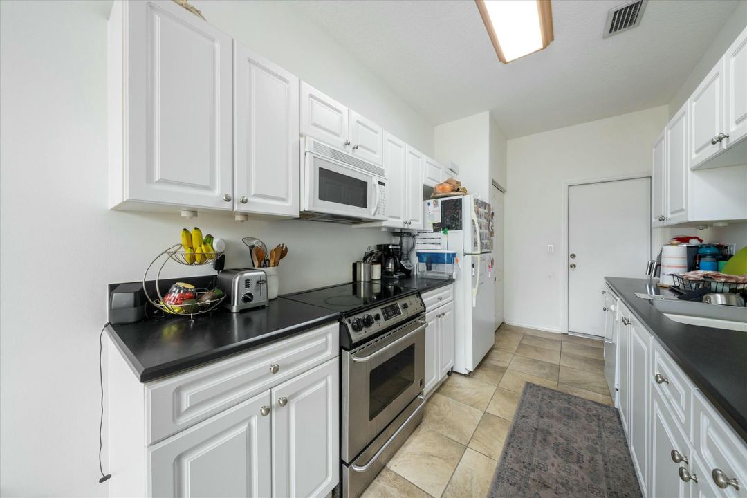 For Sale: $350,000 (2 beds, 2 baths, 1448 Square Feet)