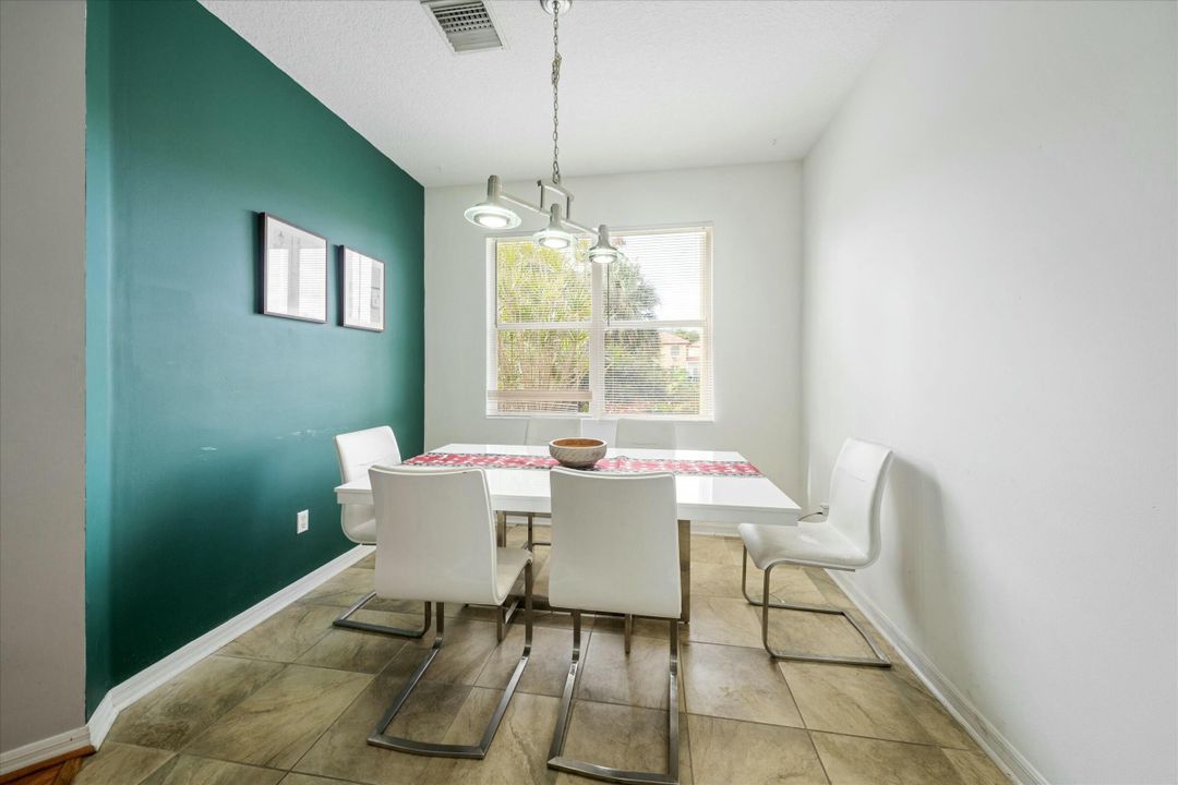 For Sale: $350,000 (2 beds, 2 baths, 1448 Square Feet)