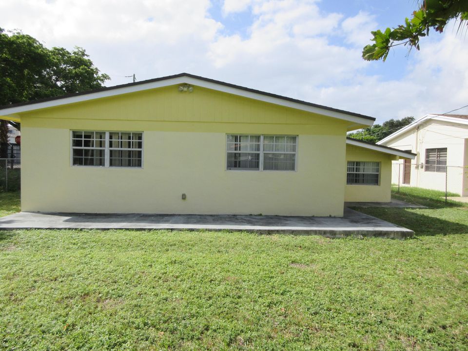 For Sale: $435,000 (3 beds, 2 baths, 1991 Square Feet)