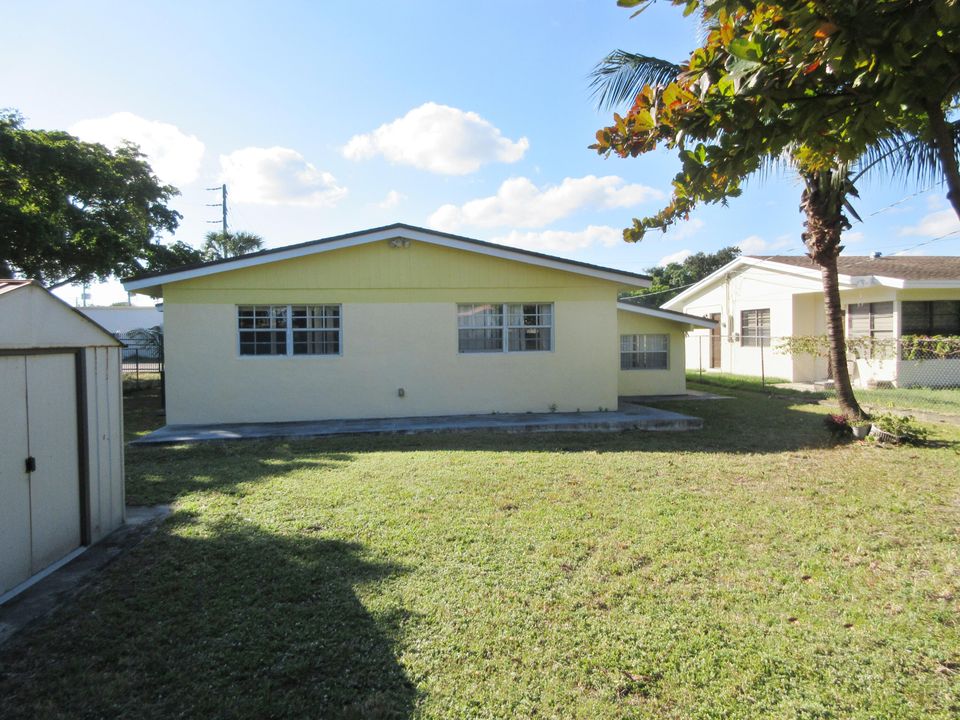 For Sale: $435,000 (3 beds, 2 baths, 1991 Square Feet)