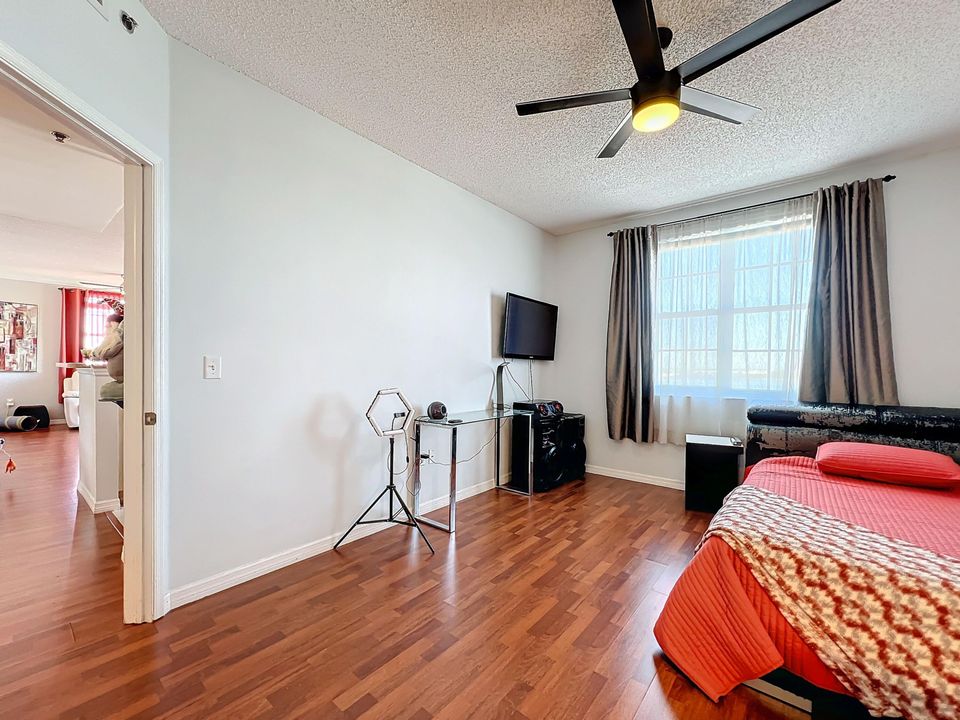 For Sale: $414,000 (2 beds, 2 baths, 1112 Square Feet)