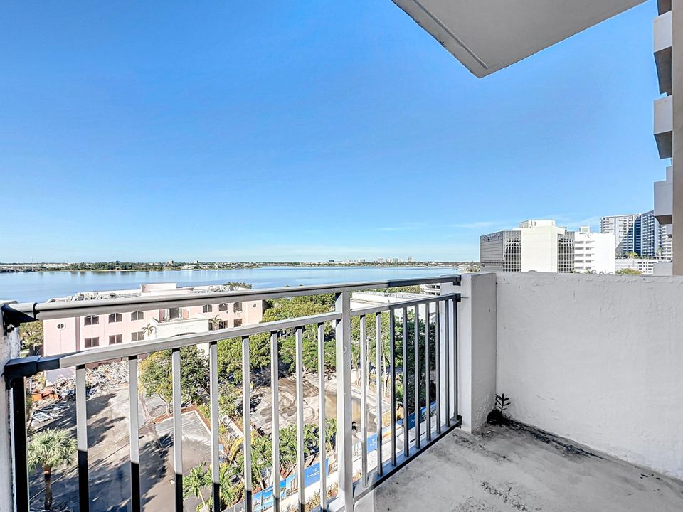 For Sale: $414,000 (2 beds, 2 baths, 1112 Square Feet)