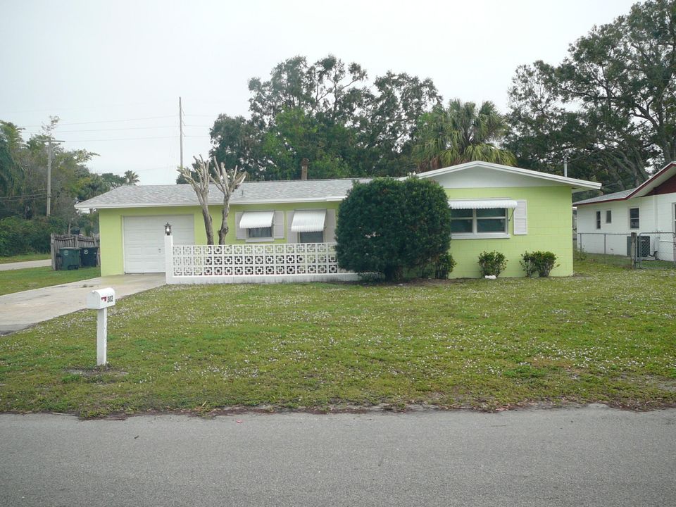 For Sale: $315,000 (3 beds, 2 baths, 1489 Square Feet)