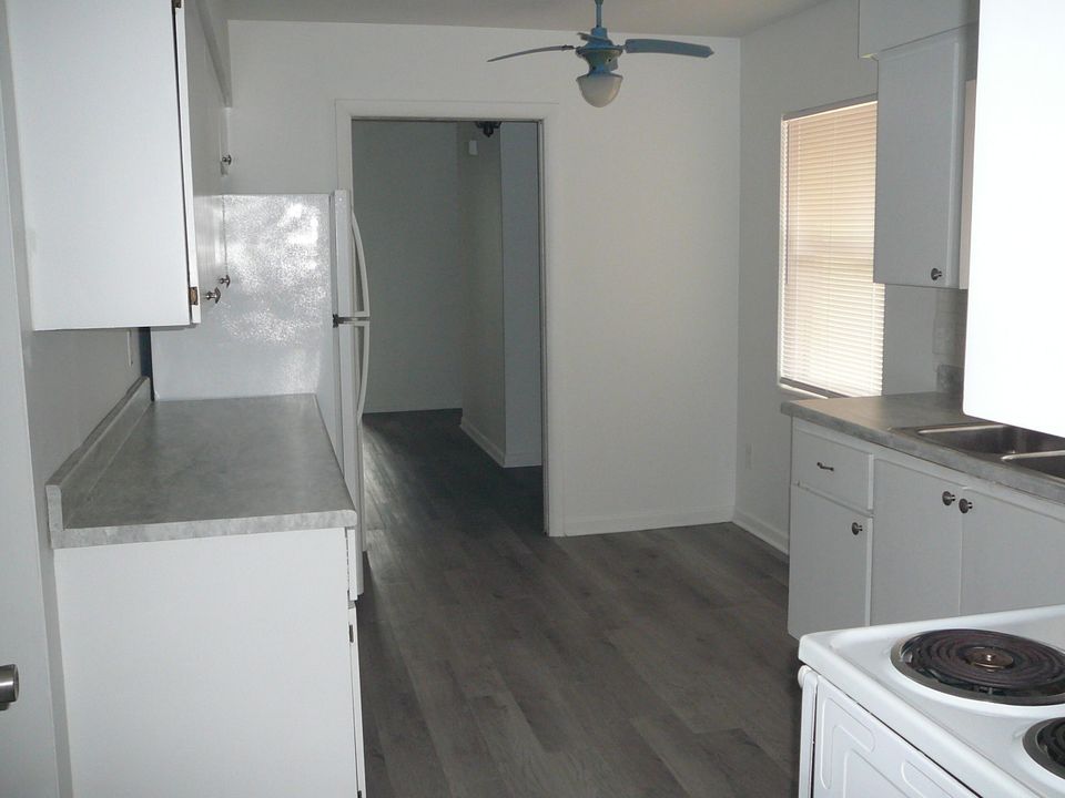 For Sale: $315,000 (3 beds, 2 baths, 1489 Square Feet)