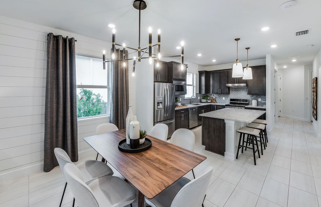 待售: $547,475 (2 贝兹, 2 浴室, 1561 平方英尺)