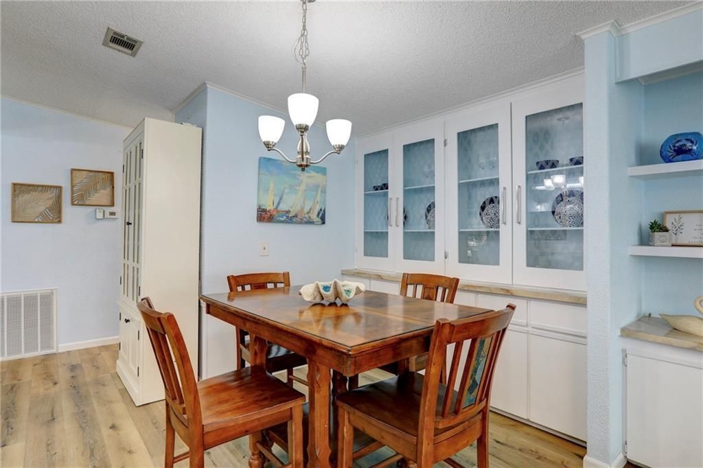 For Sale: $199,000 (2 beds, 2 baths, 1430 Square Feet)