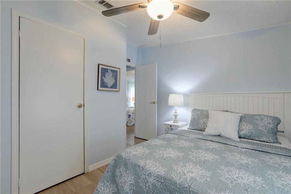 For Sale: $199,000 (2 beds, 2 baths, 1430 Square Feet)