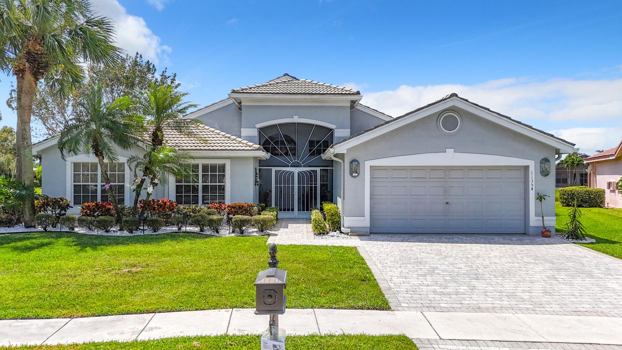 For Sale: $779,000 (3 beds, 2 baths, 2415 Square Feet)