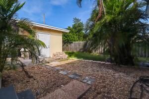 For Sale: $449,000 (3 beds, 1 baths, 1144 Square Feet)