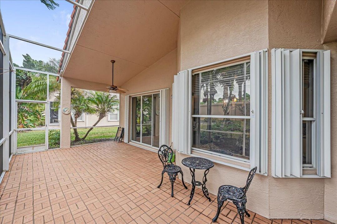 For Sale: $399,900 (2 beds, 2 baths, 2102 Square Feet)