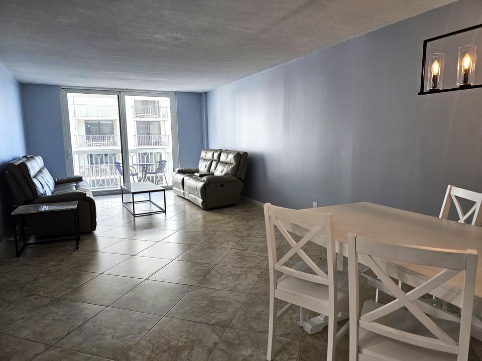 For Sale: $449,000 (2 beds, 2 baths, 1064 Square Feet)