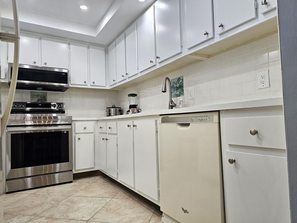 For Sale: $449,000 (2 beds, 2 baths, 1064 Square Feet)