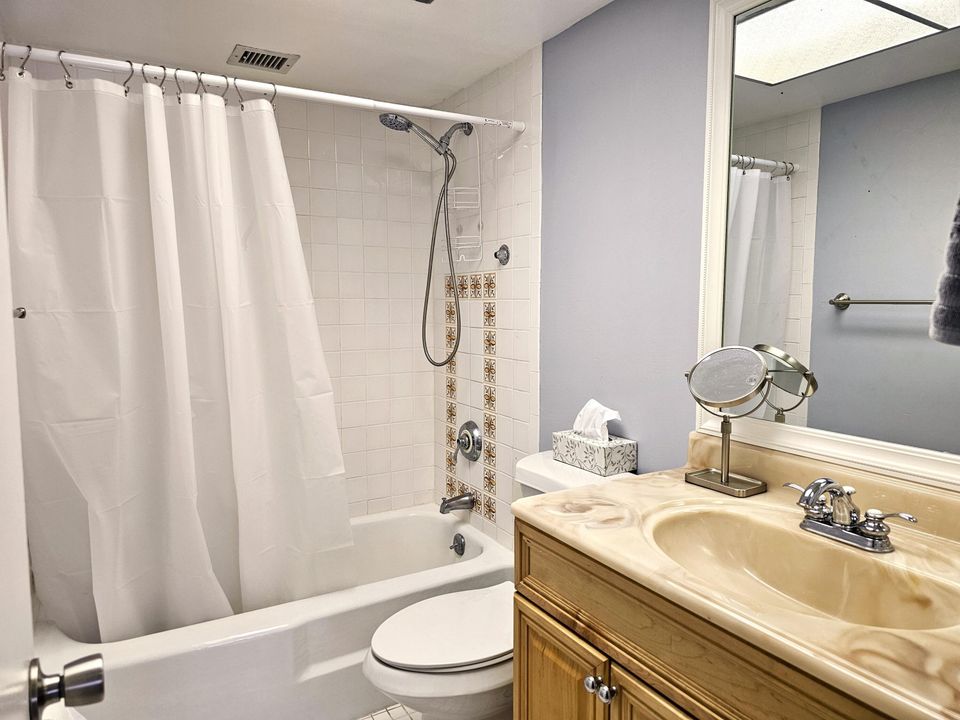 For Sale: $449,000 (2 beds, 2 baths, 1064 Square Feet)