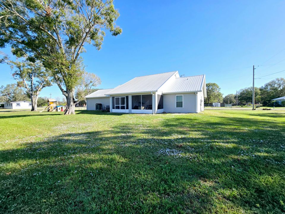 For Sale: $438,271 (3 beds, 2 baths, 1800 Square Feet)