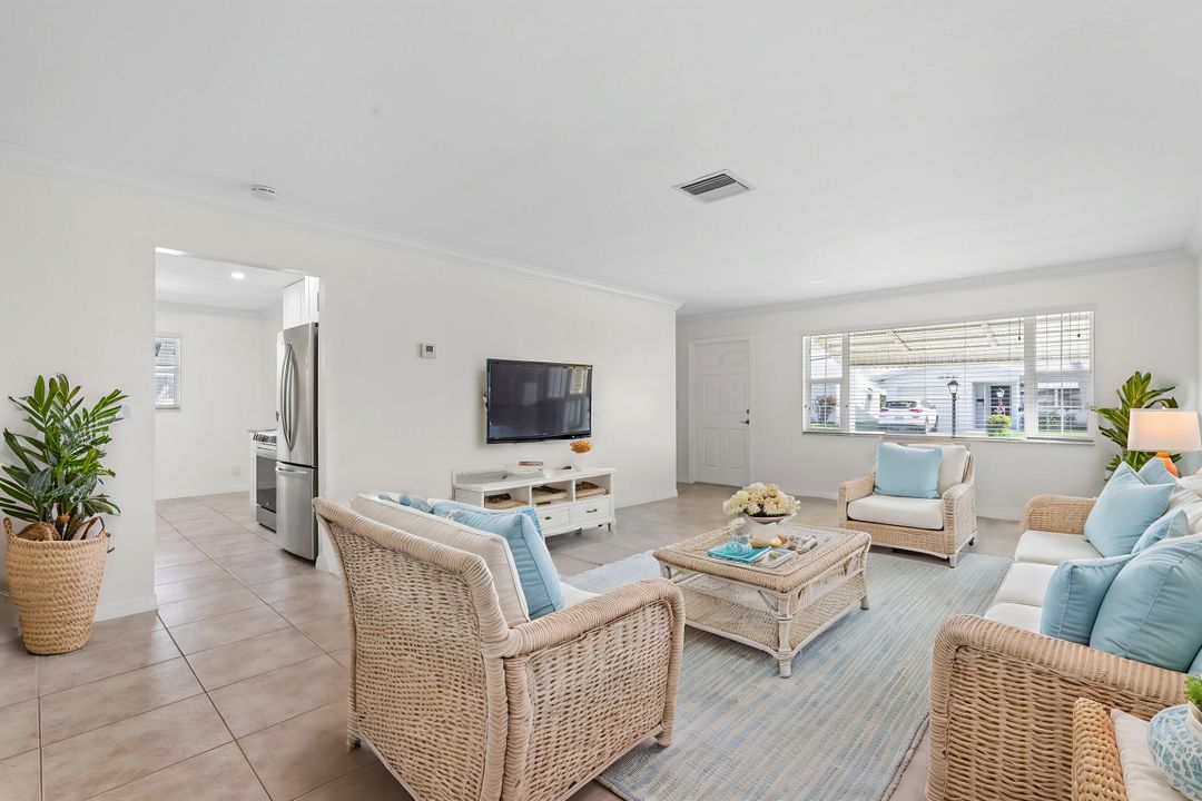 For Sale: $394,000 (2 beds, 2 baths, 1428 Square Feet)