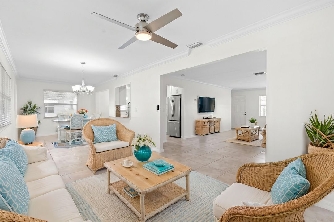 For Sale: $394,000 (2 beds, 2 baths, 1428 Square Feet)