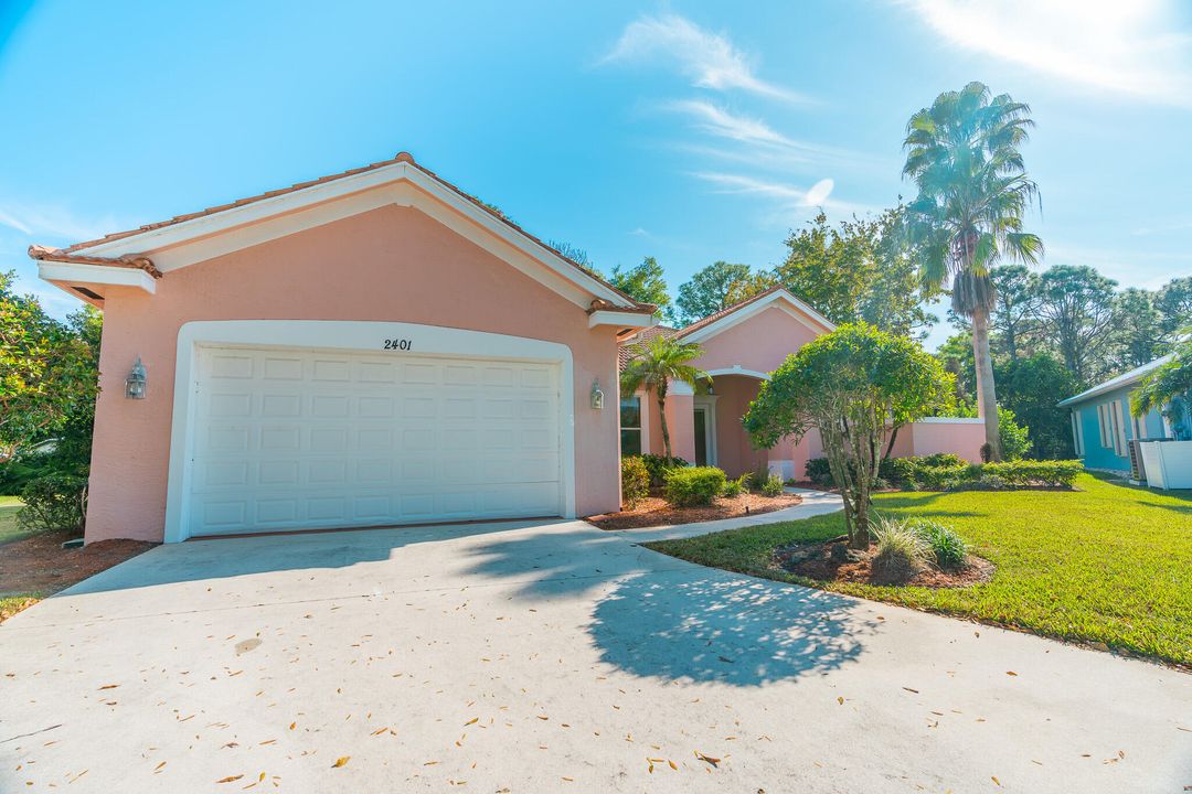 For Sale: $575,000 (3 beds, 2 baths, 1974 Square Feet)