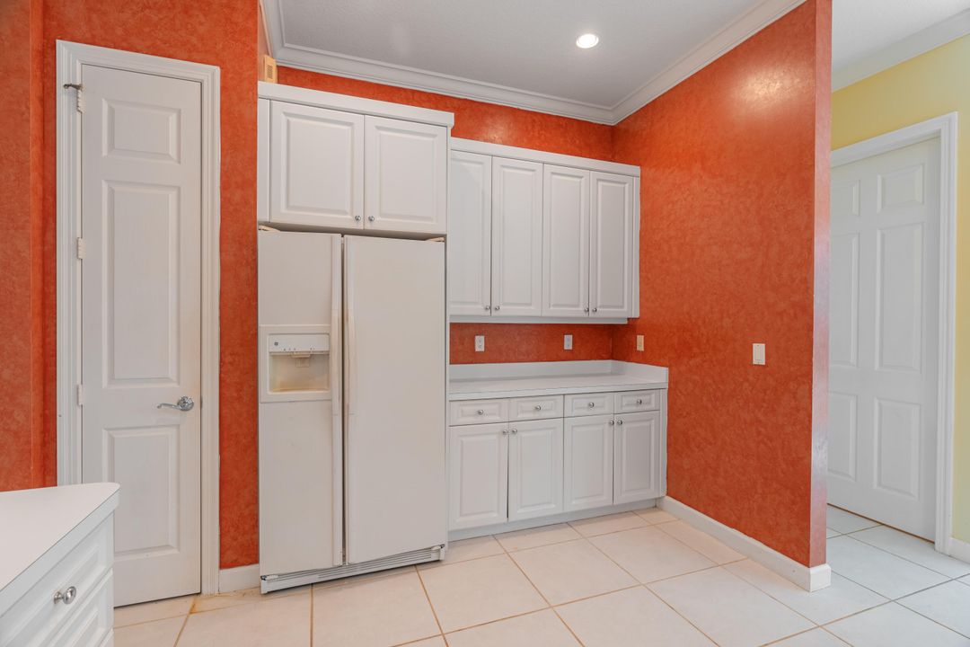 For Sale: $575,000 (3 beds, 2 baths, 1974 Square Feet)