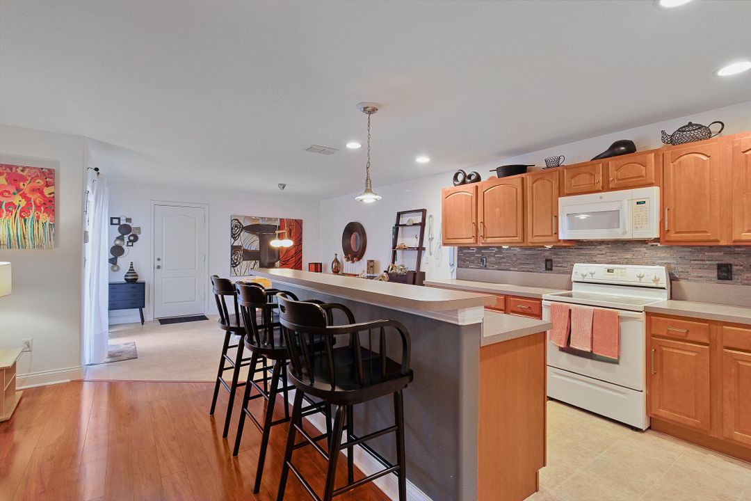 For Sale: $289,900 (3 beds, 2 baths, 1596 Square Feet)