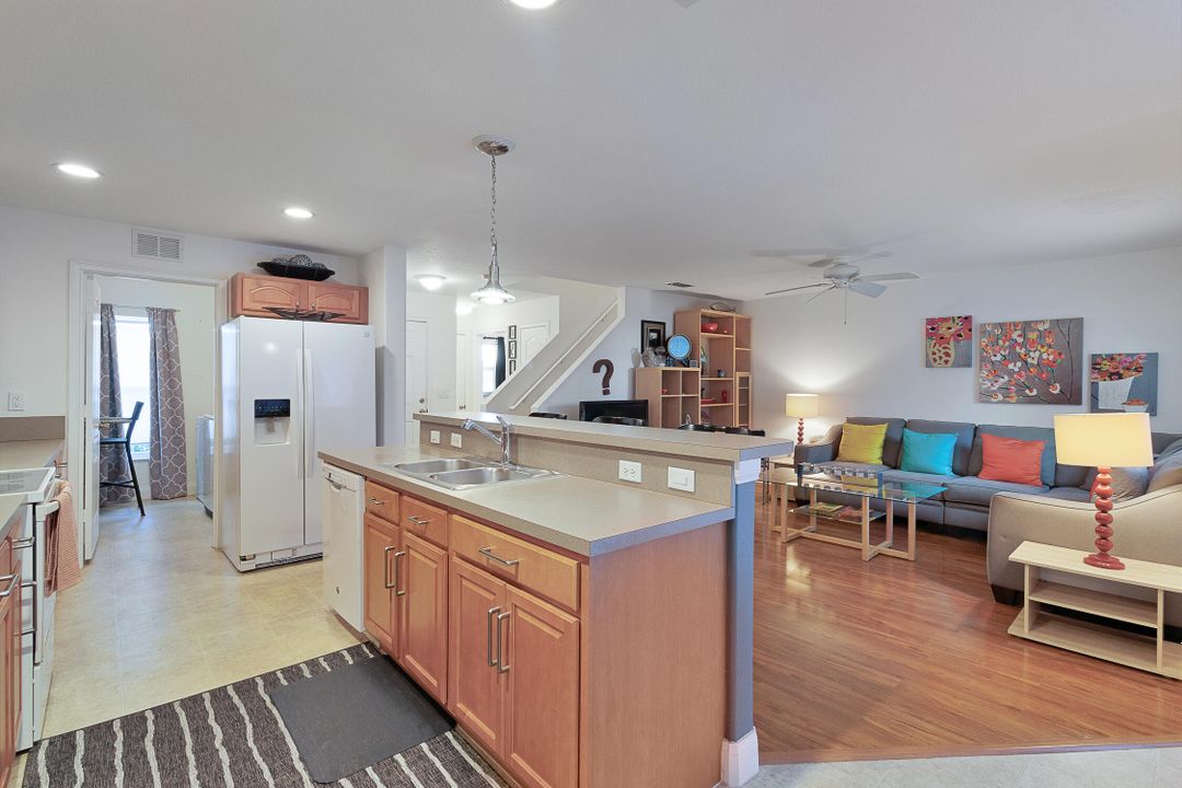 For Sale: $289,900 (3 beds, 2 baths, 1596 Square Feet)