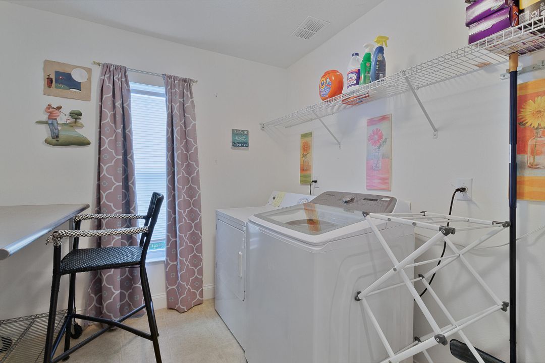 For Sale: $289,900 (3 beds, 2 baths, 1596 Square Feet)