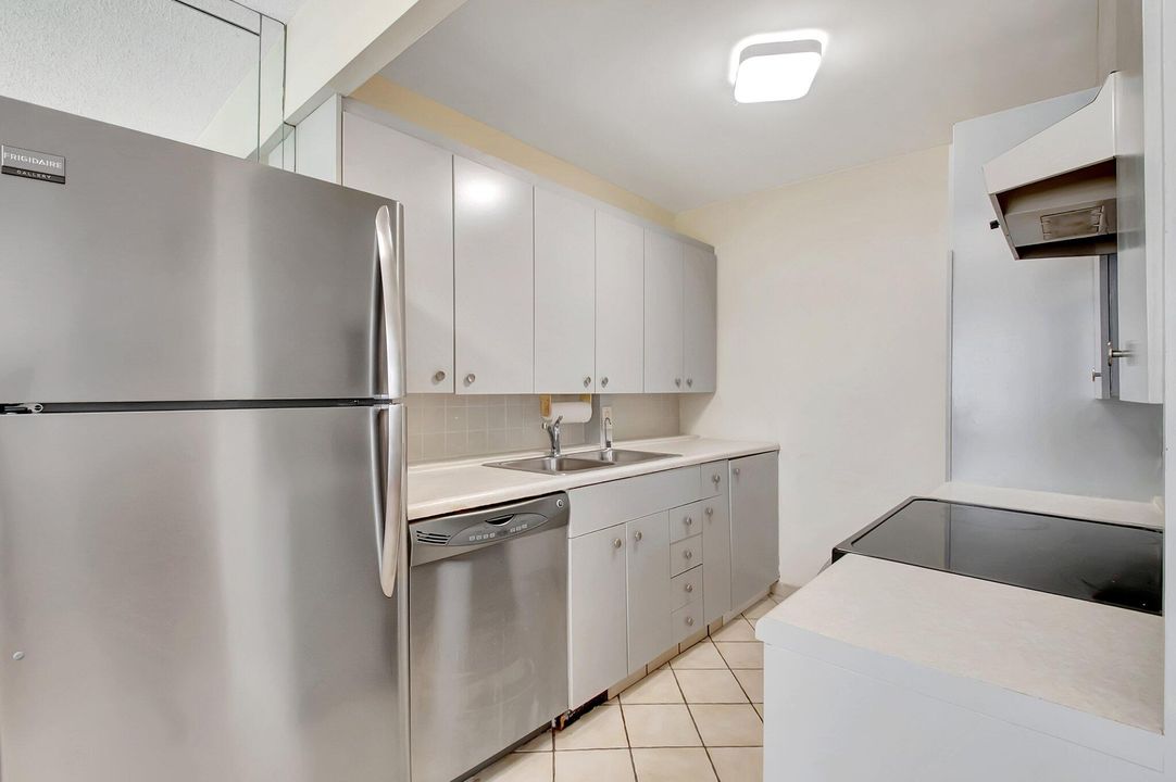 For Sale: $135,000 (2 beds, 2 baths, 861 Square Feet)