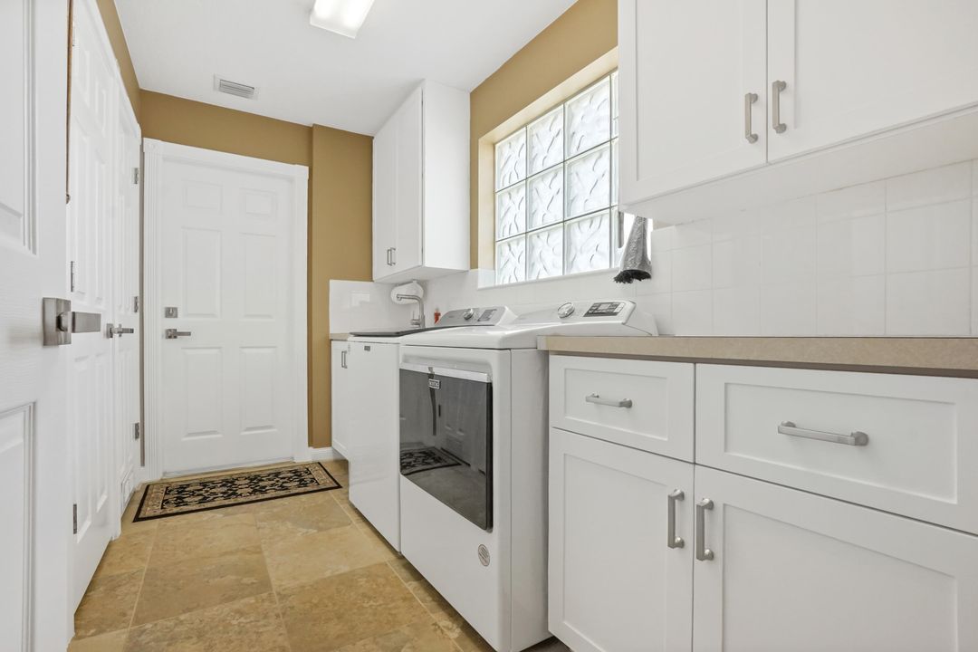 For Sale: $389,000 (2 beds, 2 baths, 1526 Square Feet)