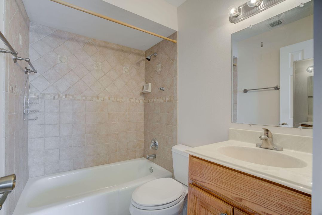 For Sale: $369,900 (2 beds, 2 baths, 899 Square Feet)