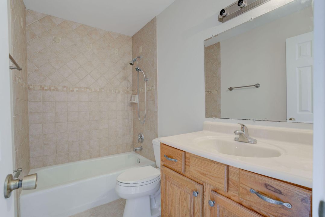 For Sale: $369,900 (2 beds, 2 baths, 899 Square Feet)