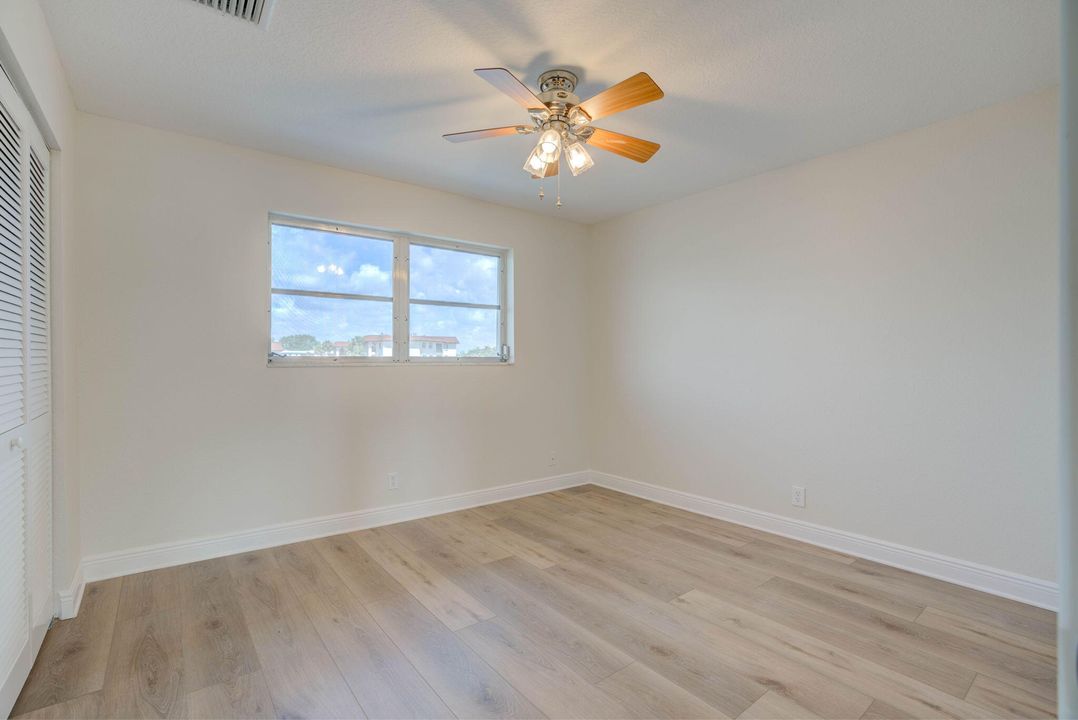 For Sale: $369,900 (2 beds, 2 baths, 899 Square Feet)