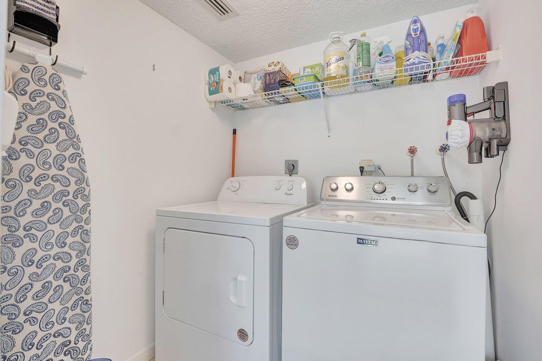 For Sale: $319,000 (2 beds, 2 baths, 1222 Square Feet)