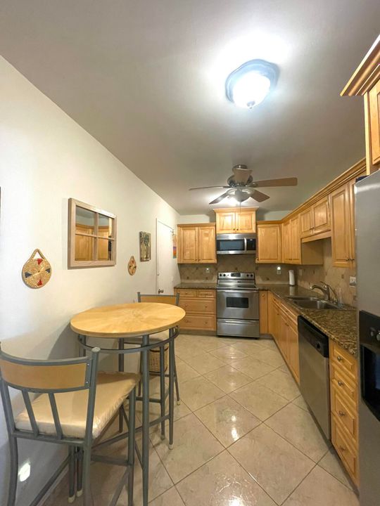 For Sale: $330,000 (1 beds, 1 baths, 950 Square Feet)