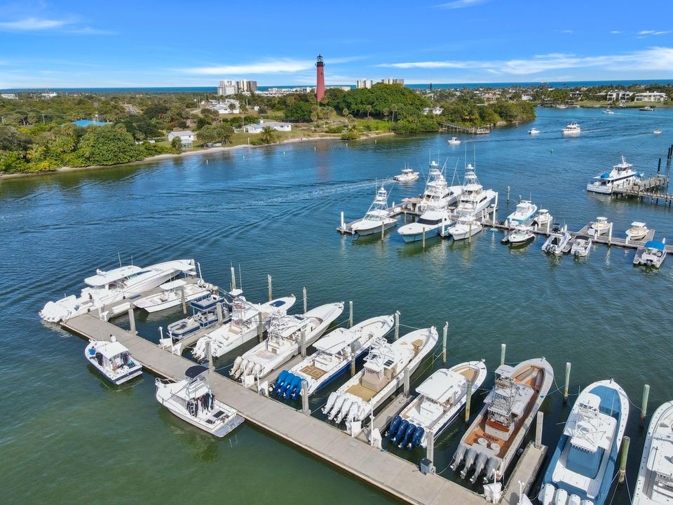 For Sale: $1,095,000 (3 beds, 2 baths, 1663 Square Feet)