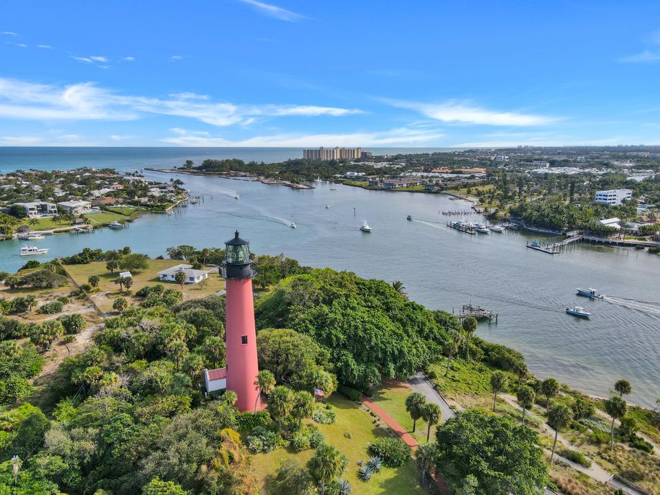 For Sale: $1,095,000 (3 beds, 2 baths, 1663 Square Feet)