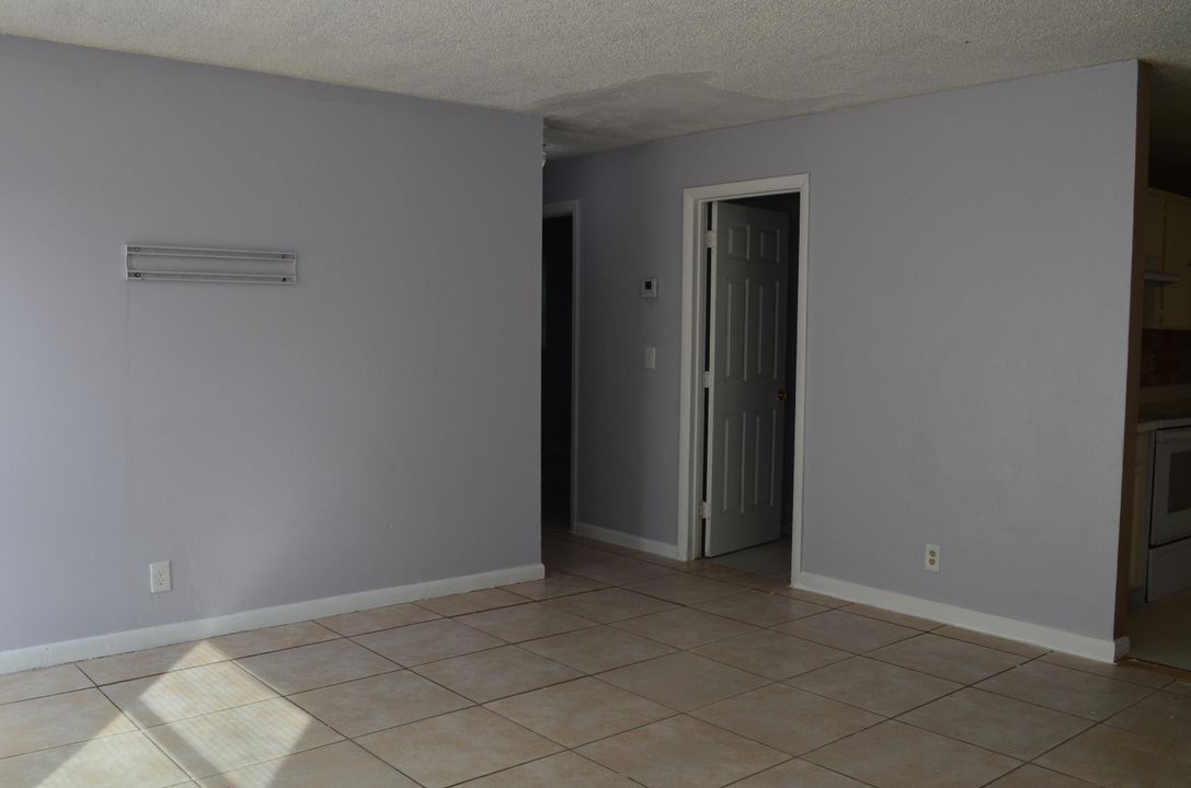 For Rent: $1,900 (2 beds, 1 baths, 868 Square Feet)