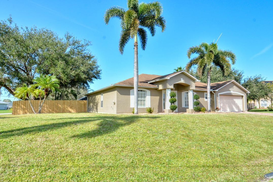 For Sale: $549,500 (3 beds, 2 baths, 2040 Square Feet)