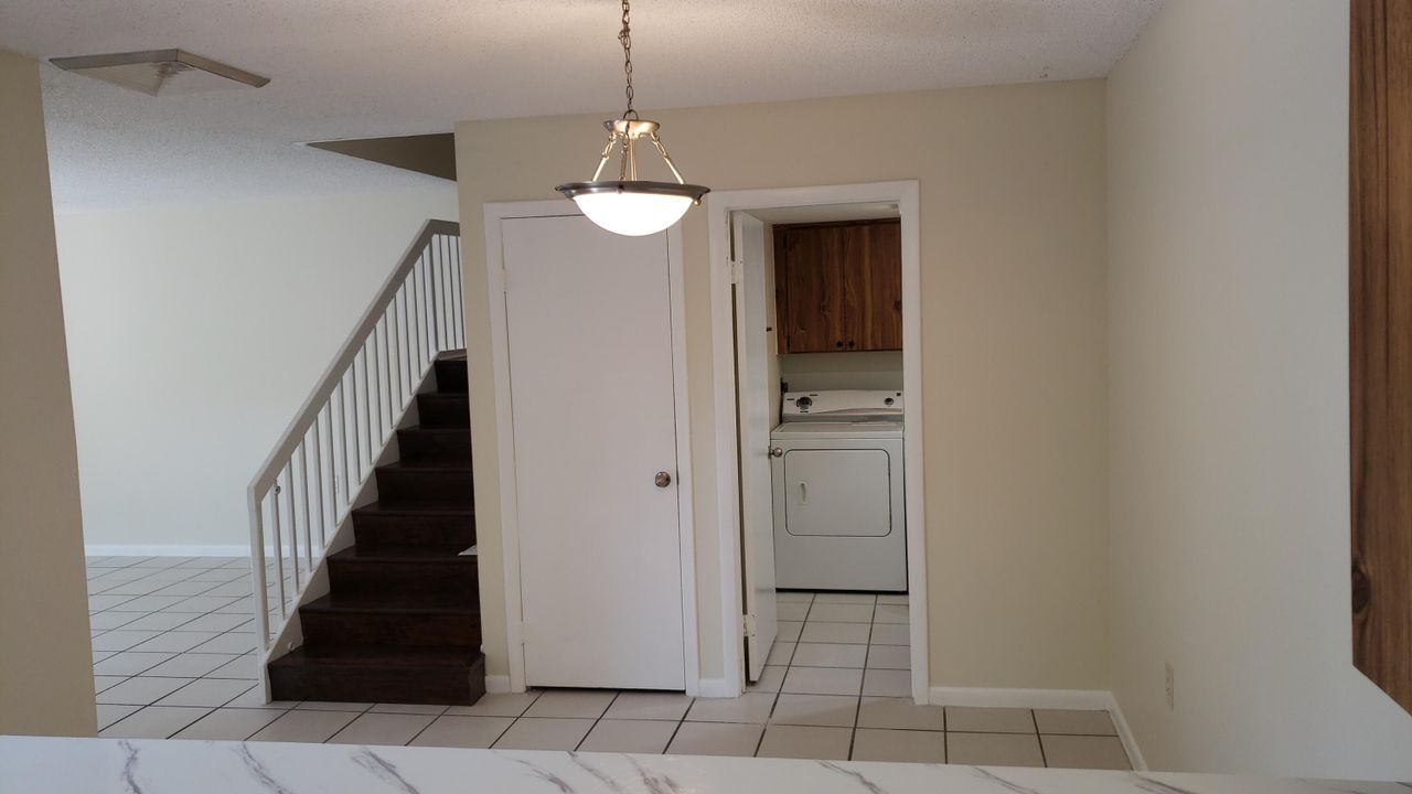 For Sale: $320,000 (2 beds, 2 baths, 1235 Square Feet)