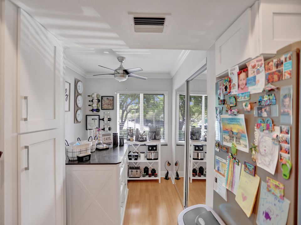 For Sale: $200,000 (2 beds, 2 baths, 1044 Square Feet)