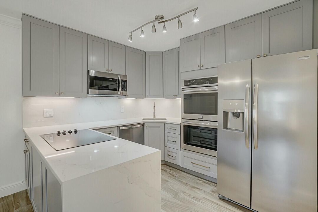 For Sale: $294,000 (2 beds, 2 baths, 1115 Square Feet)