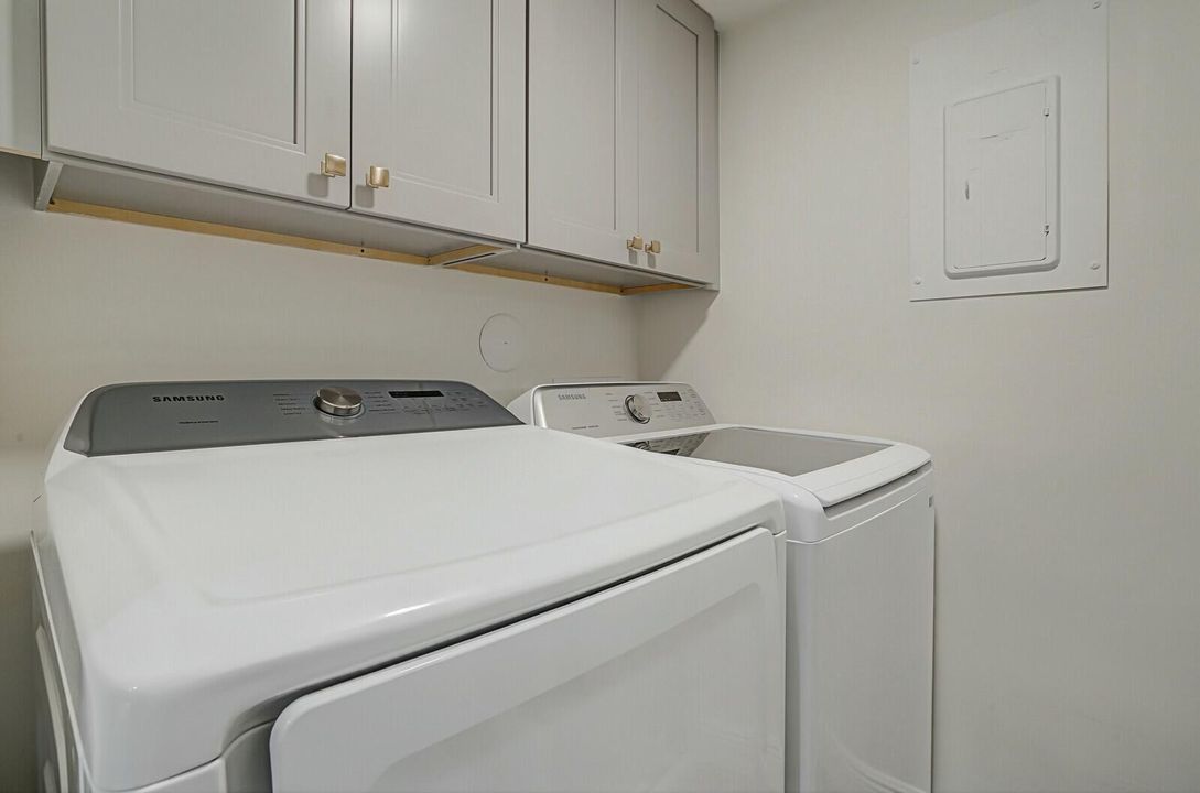 For Sale: $294,000 (2 beds, 2 baths, 1115 Square Feet)