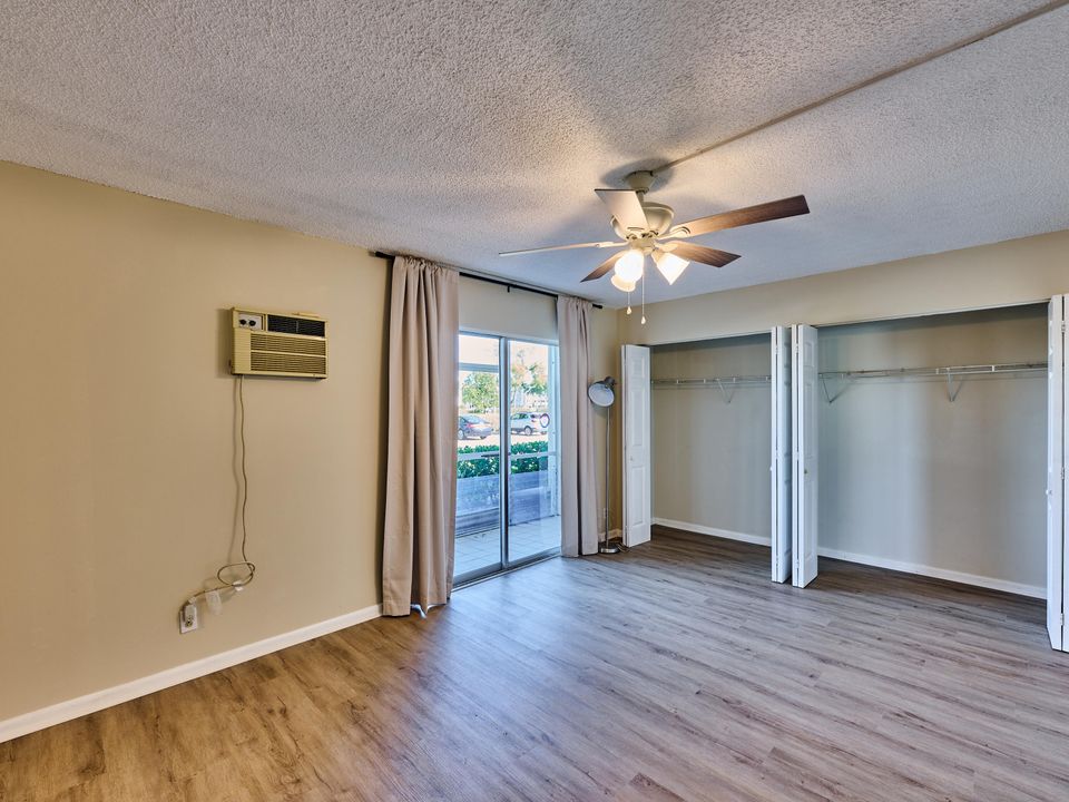 For Sale: $120,000 (1 beds, 1 baths, 720 Square Feet)