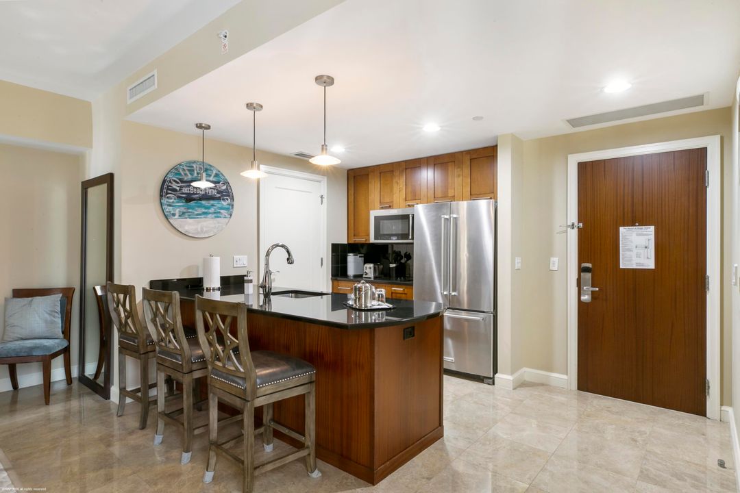 For Sale: $575,000 (1 beds, 1 baths, 752 Square Feet)