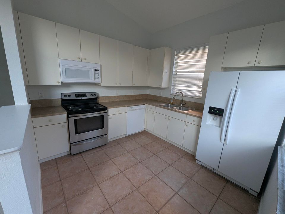 For Rent: $2,350 (3 beds, 2 baths, 1377 Square Feet)