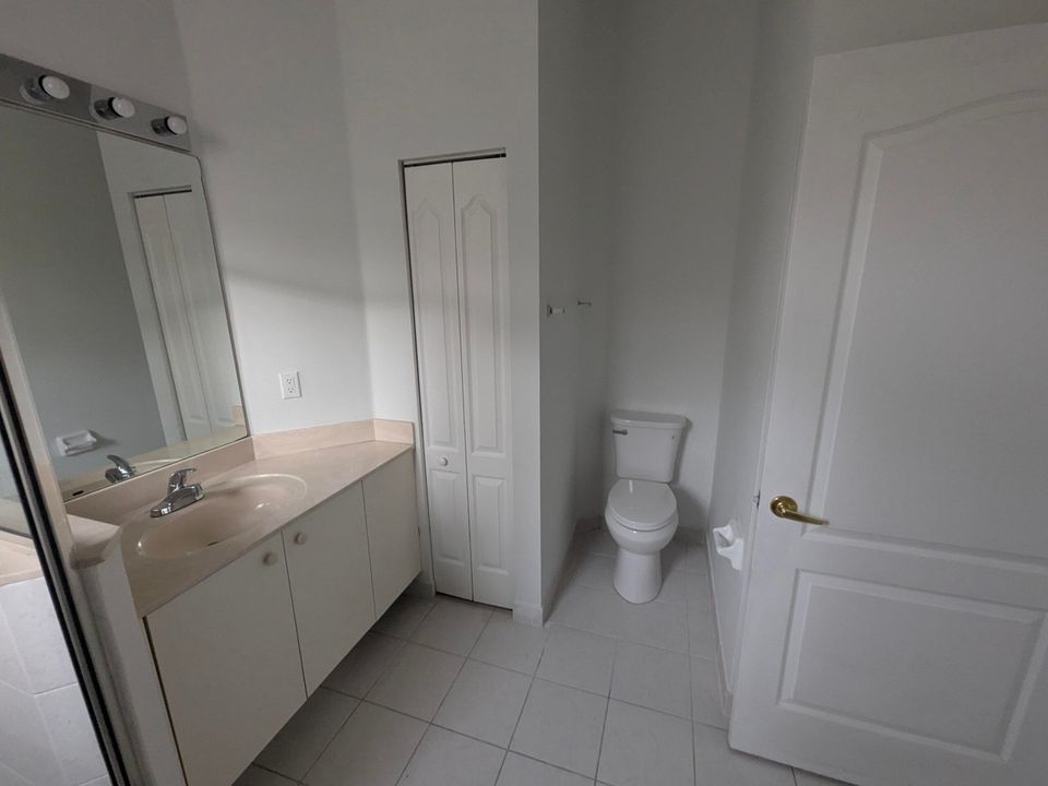 For Rent: $2,350 (3 beds, 2 baths, 1377 Square Feet)