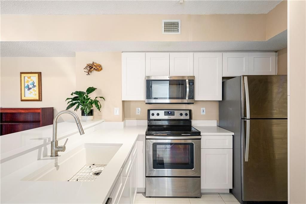 For Sale: $225,000 (2 beds, 2 baths, 1140 Square Feet)