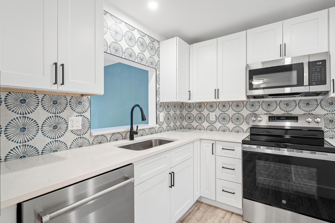 For Sale: $335,000 (2 beds, 2 baths, 1179 Square Feet)