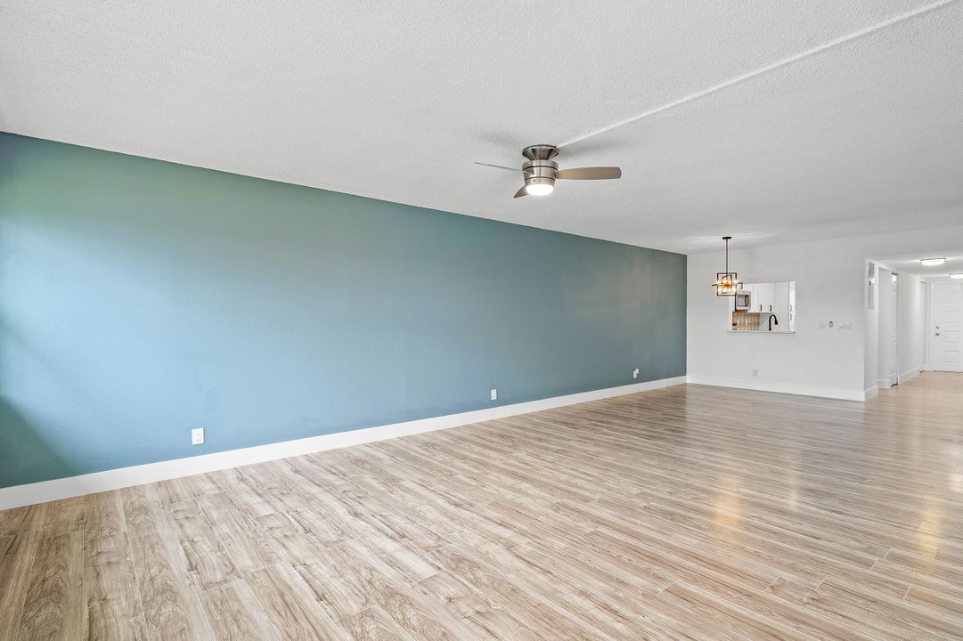 For Sale: $335,000 (2 beds, 2 baths, 1179 Square Feet)