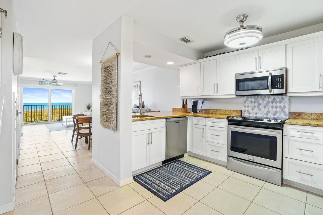 For Sale: $399,900 (2 beds, 2 baths, 1186 Square Feet)